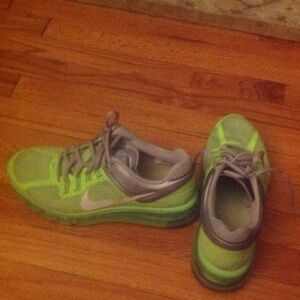 Nike Women's Green Running Shoes